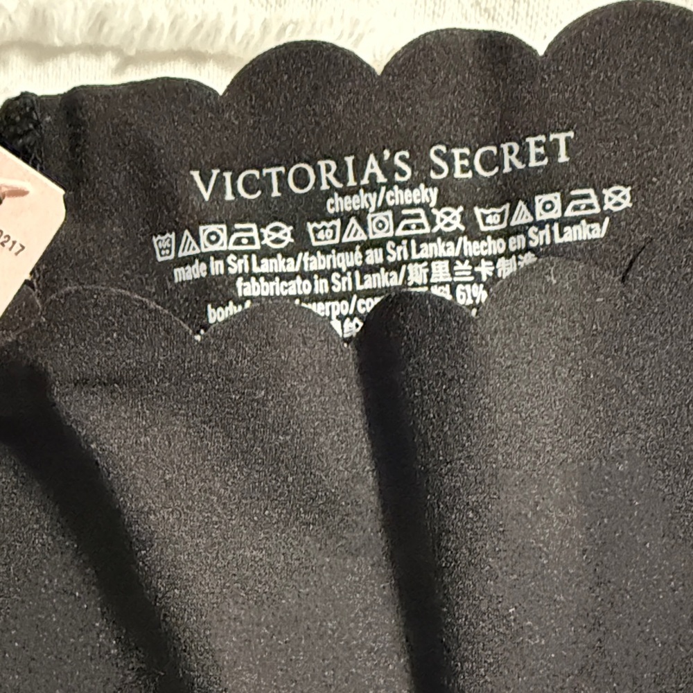 Victoria's Secret Black Scalloped Bottoms - Picture 3 of 3